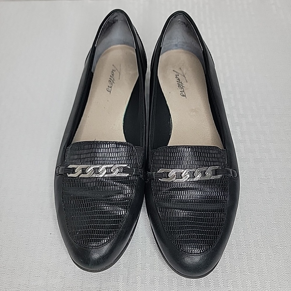Trotters Womens Size 8M Black Leather Loafers Faux Snakeskin Chain Accent